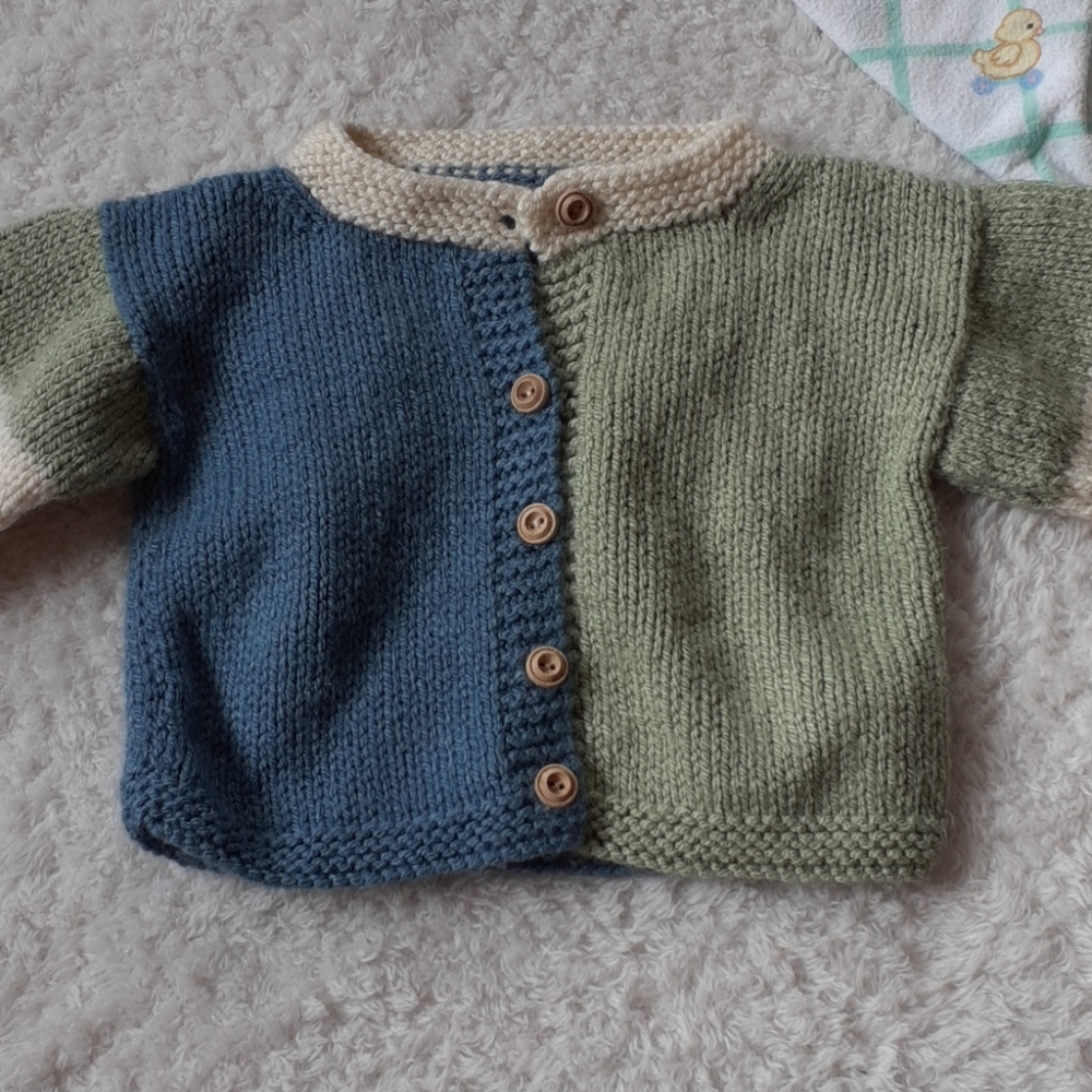 Babies Hand-Made Green, Blue and Cream Sweater No Size or Brand Tags - Picture 2 of 7